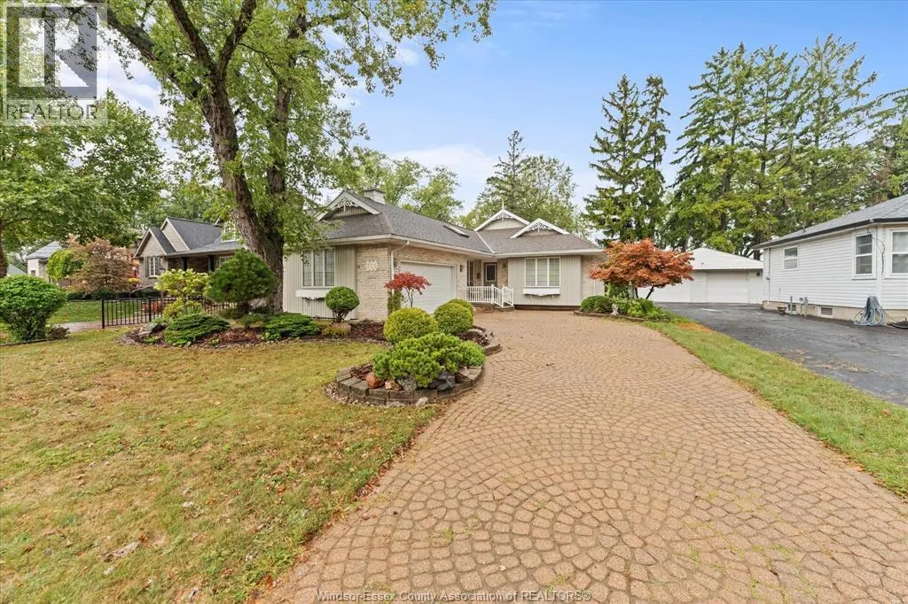 726 ROSELAND DRIVE South