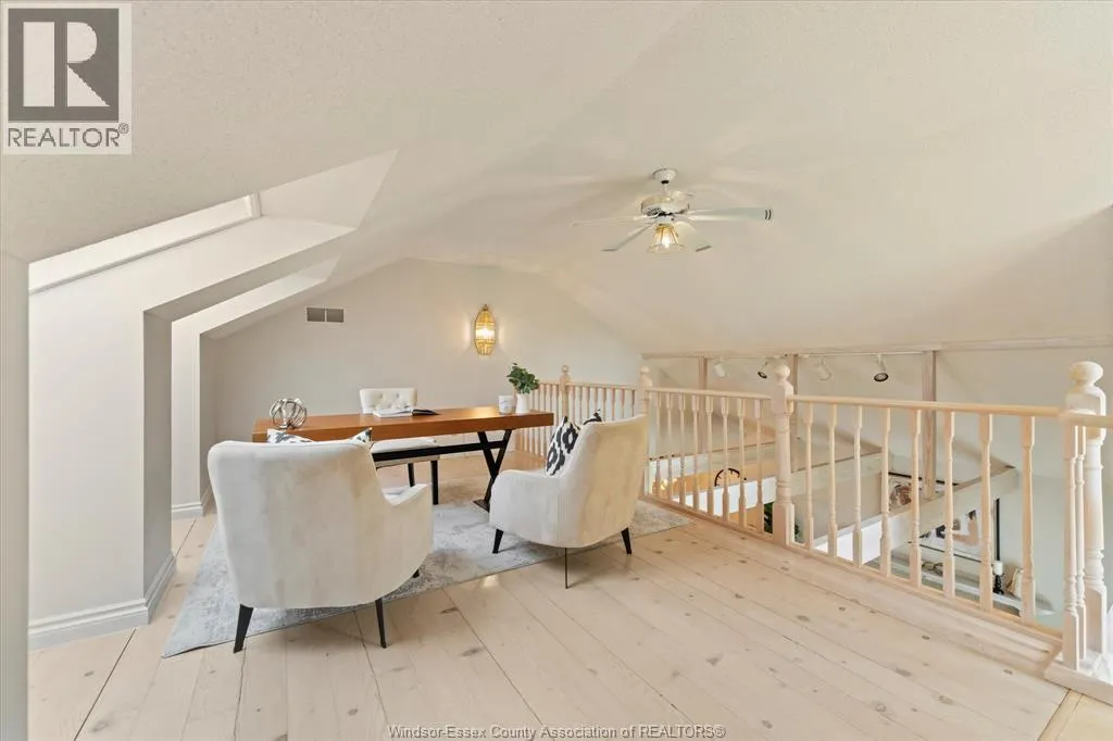 726 ROSELAND DRIVE South