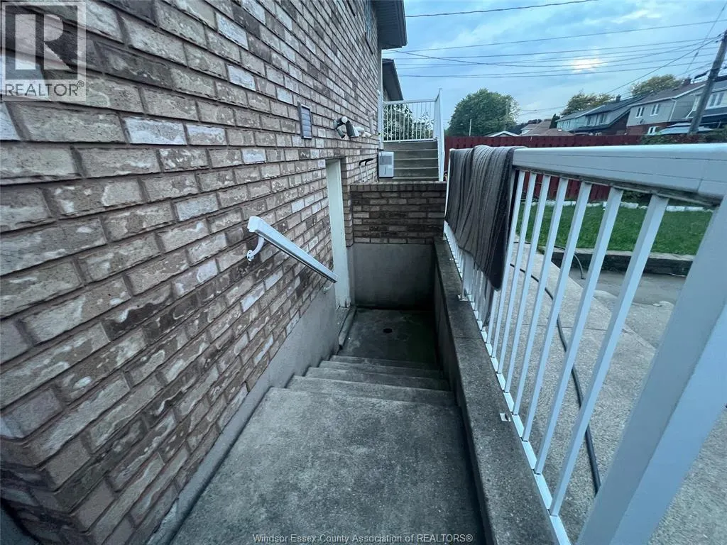 1890 SHEPHERD STREET Unit# LOWER