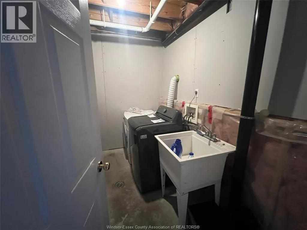 1890 SHEPHERD STREET Unit# LOWER