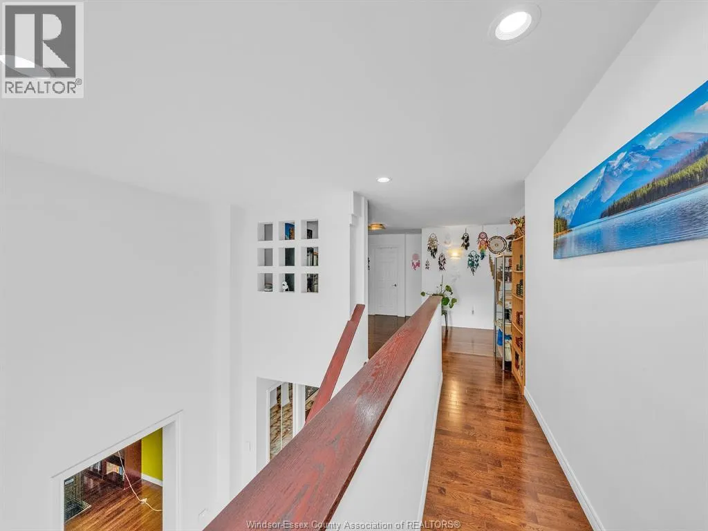 1098 STONEYBROOK CRESCENT