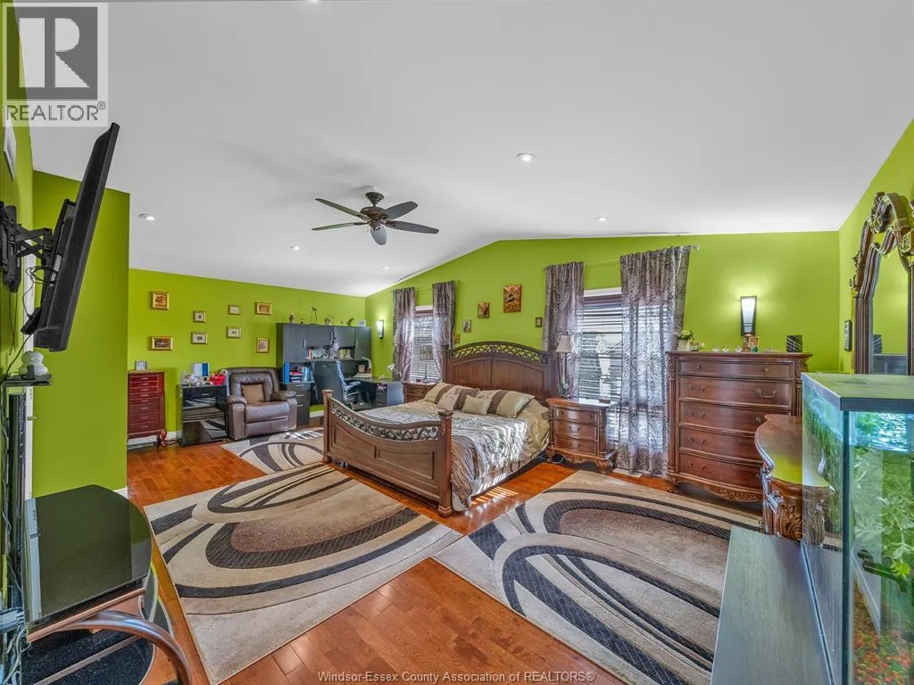 1098 STONEYBROOK CRESCENT