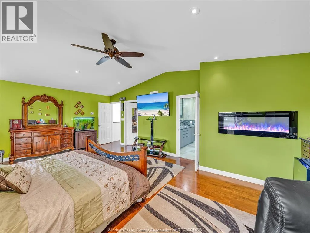 1098 STONEYBROOK CRESCENT