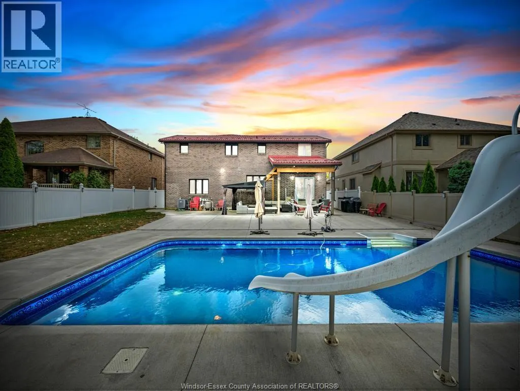 1098 STONEYBROOK CRESCENT
