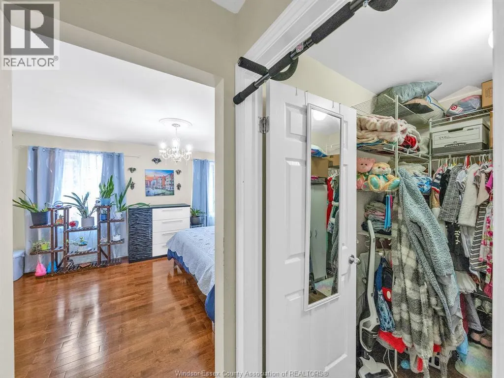 1098 STONEYBROOK CRESCENT
