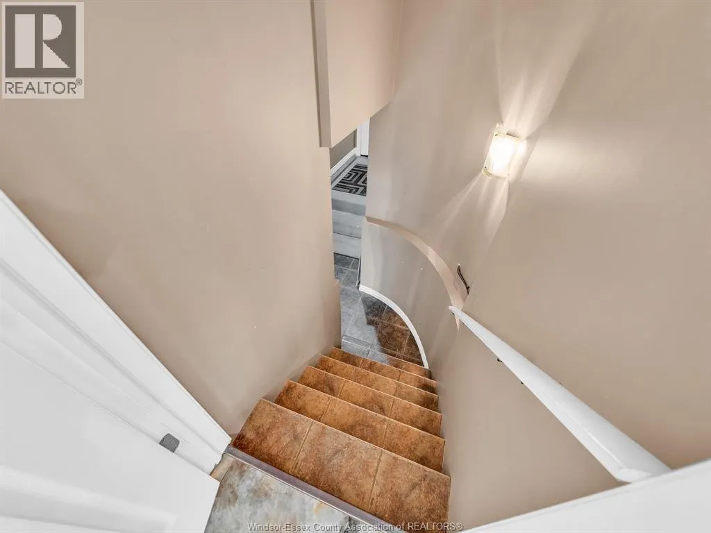 1098 STONEYBROOK CRESCENT