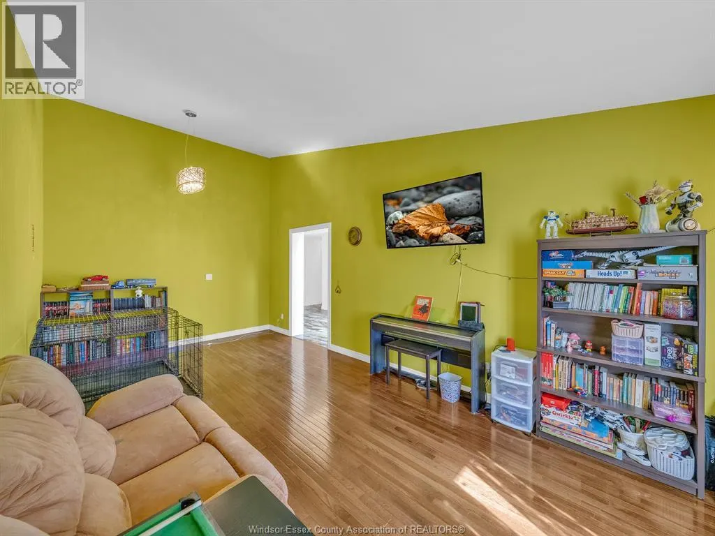1098 STONEYBROOK CRESCENT
