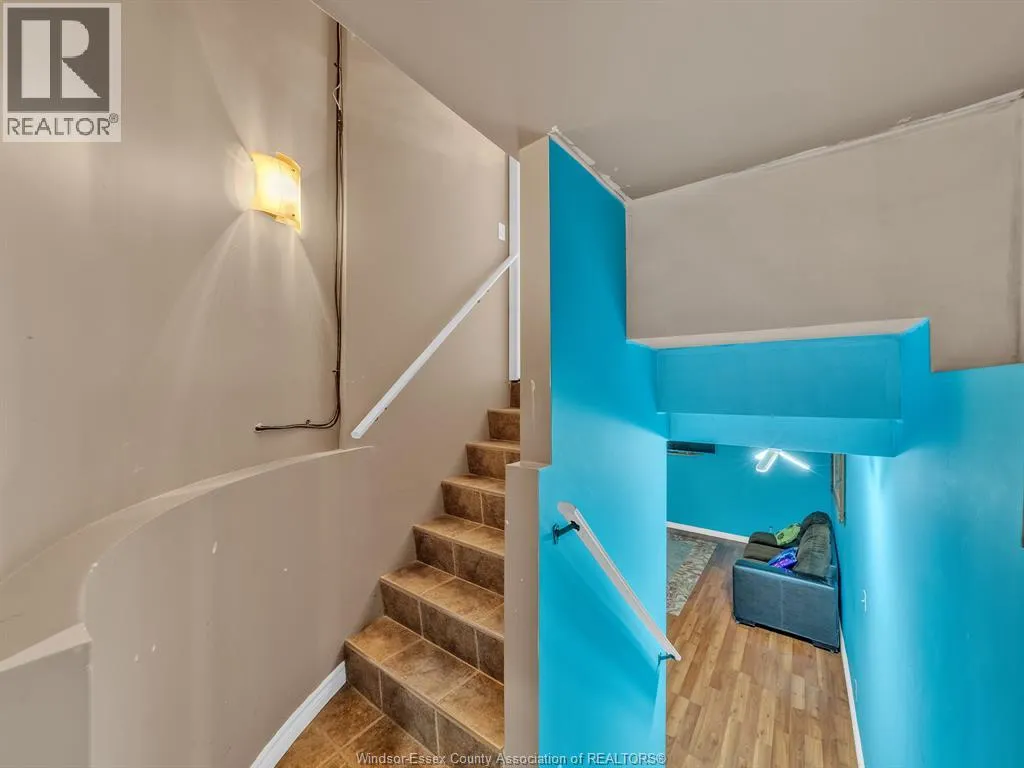 1098 STONEYBROOK CRESCENT