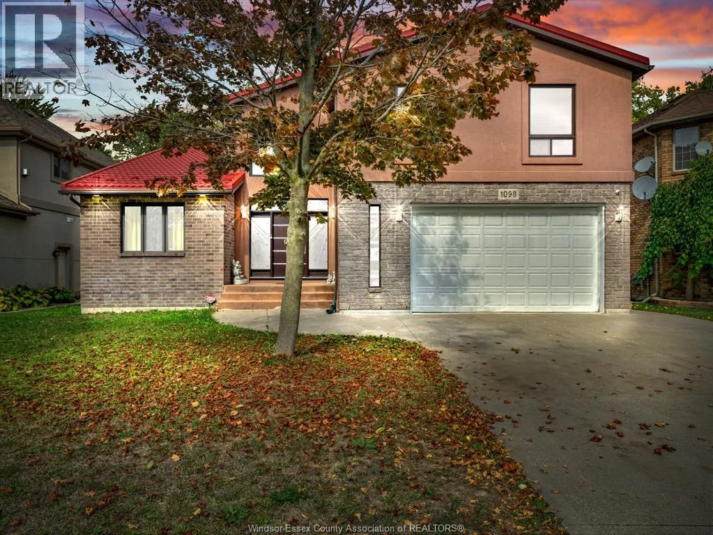 1098 STONEYBROOK CRESCENT