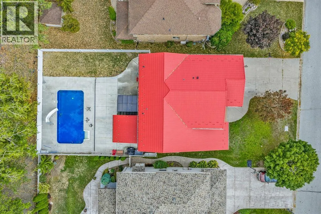 1098 STONEYBROOK CRESCENT