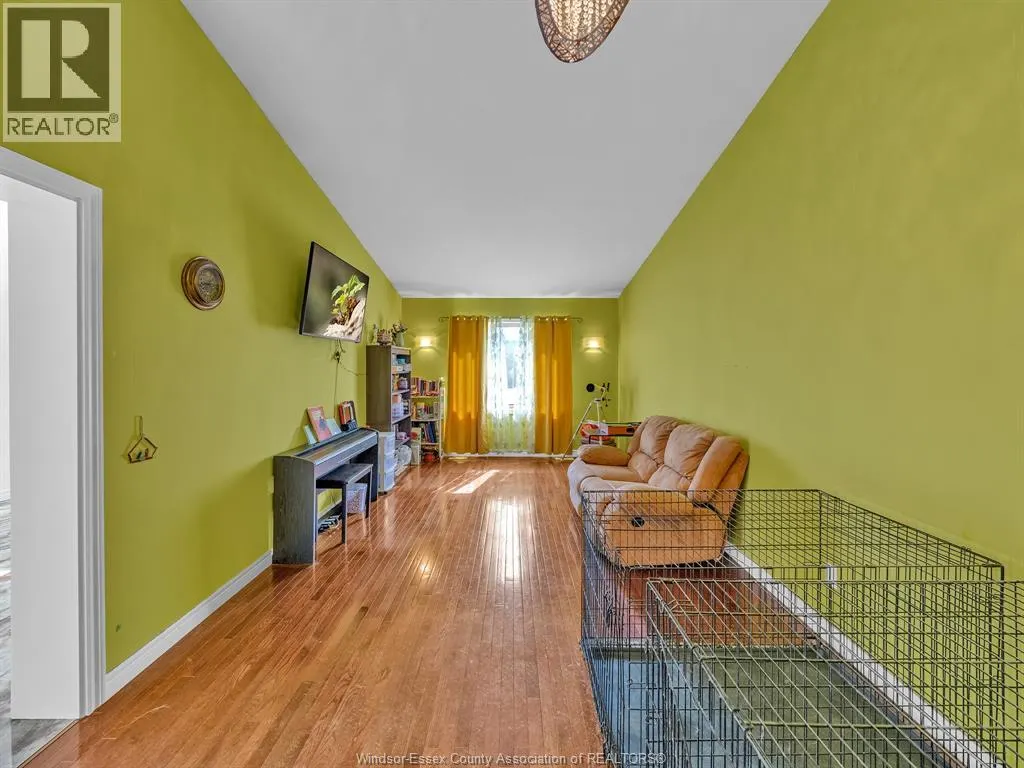 1098 STONEYBROOK CRESCENT