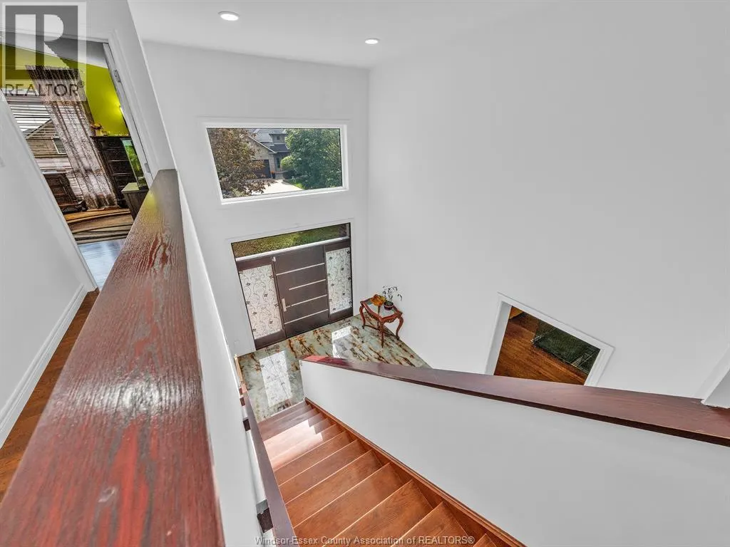 1098 STONEYBROOK CRESCENT