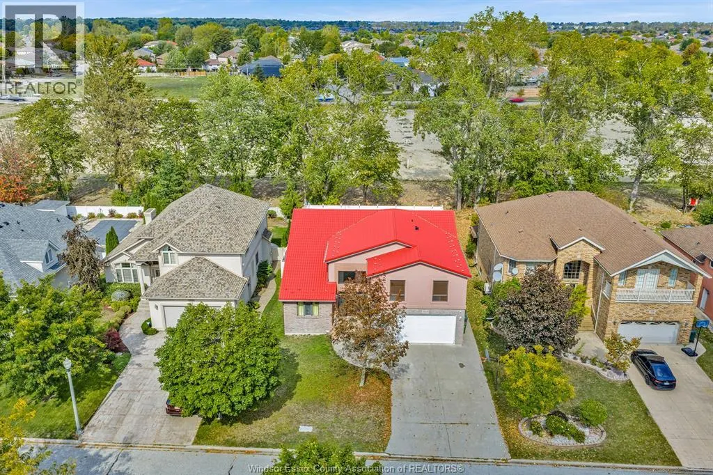 1098 STONEYBROOK CRESCENT