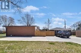 3401 ROXBOROUGH