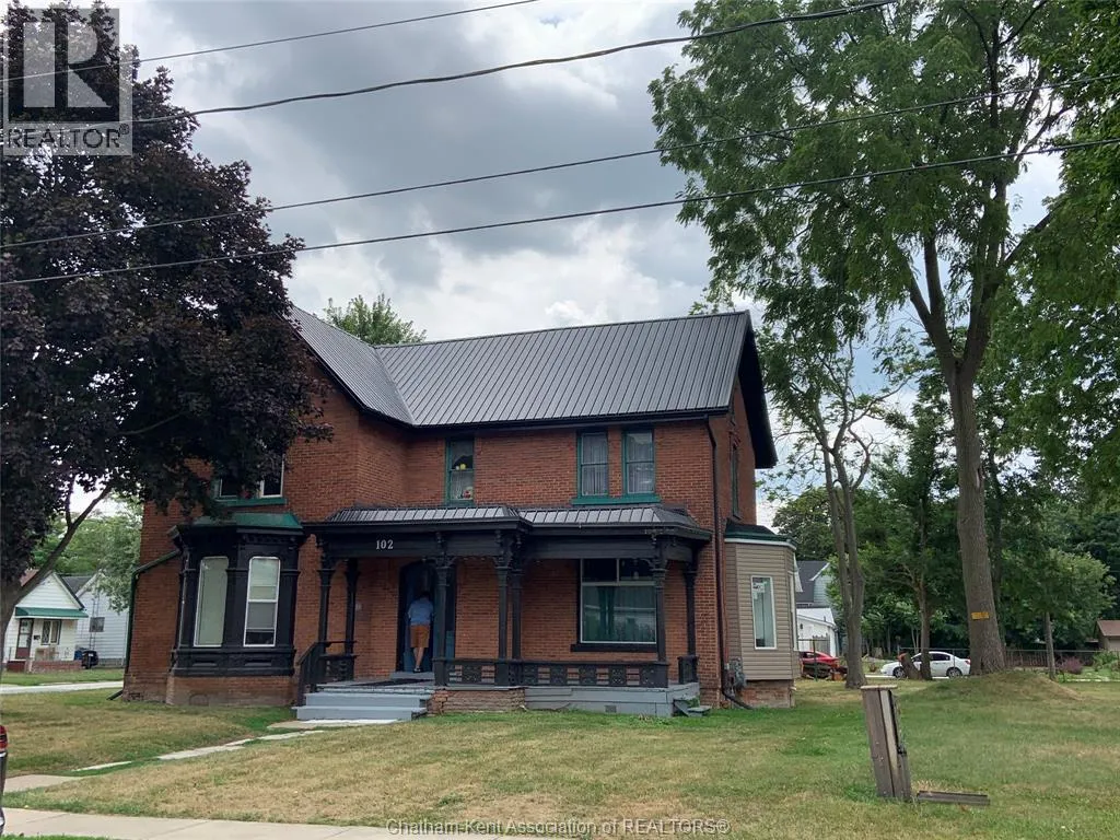 102 Wellington STREET East