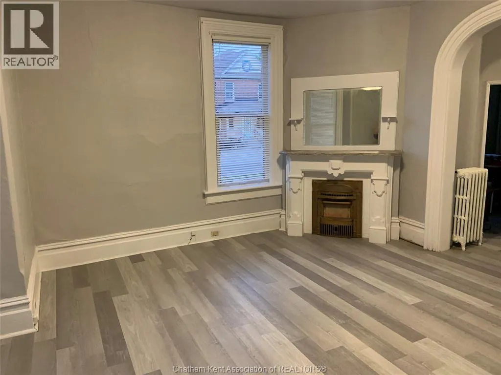 102 Wellington STREET East