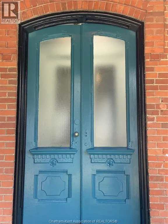 102 Wellington STREET East