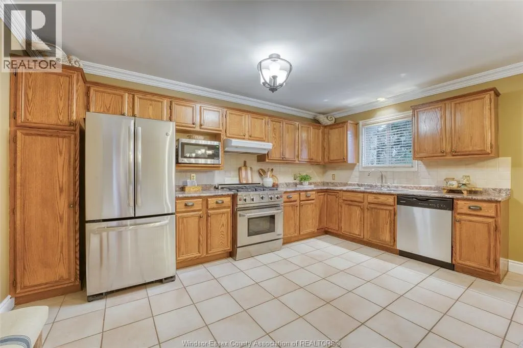 208 RAMBLEWOOD DRIVE