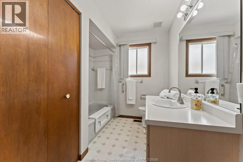 2913 ROBILLARD CRES