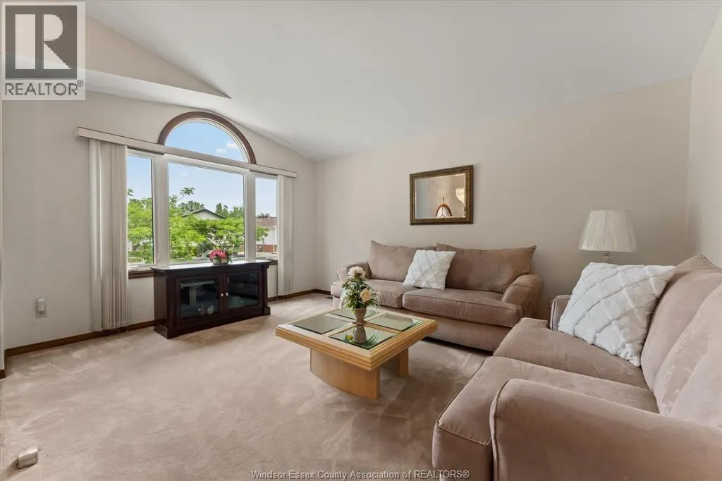 2913 ROBILLARD CRES