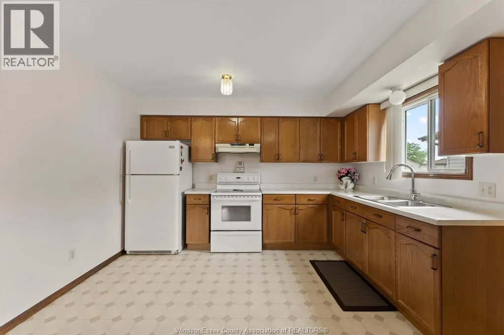 2913 ROBILLARD CRES