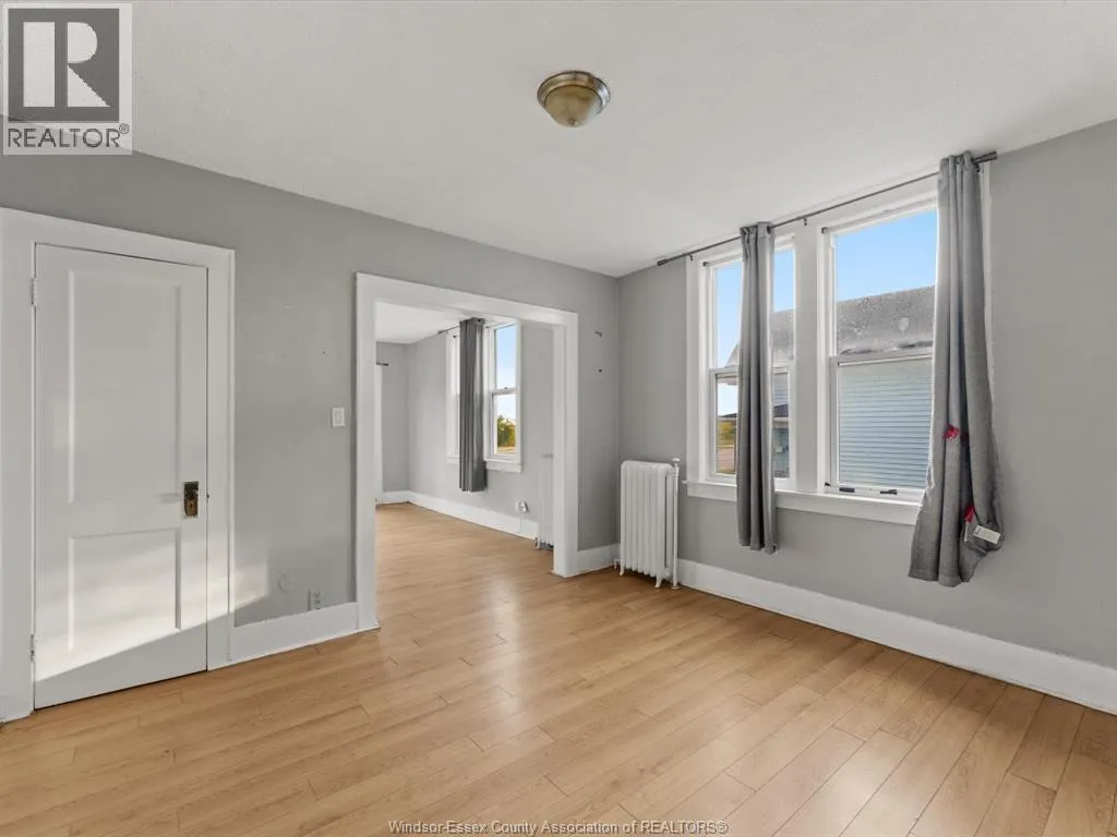 1139 RIVERSIDE DRIVE East