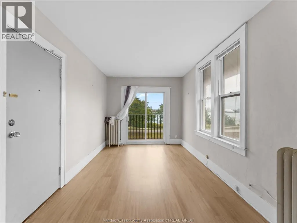 1139 RIVERSIDE DRIVE East