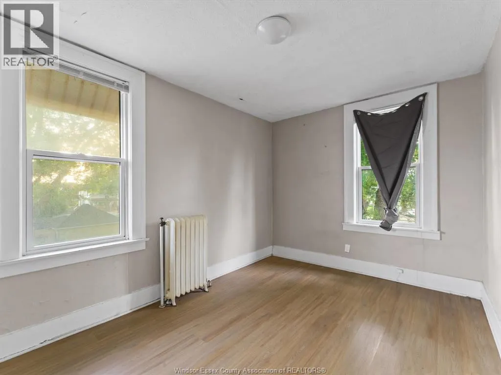 1139 RIVERSIDE DRIVE East
