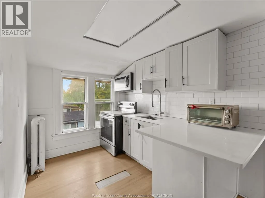 1139 RIVERSIDE DRIVE East