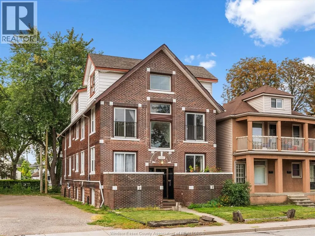 1139 RIVERSIDE DRIVE East