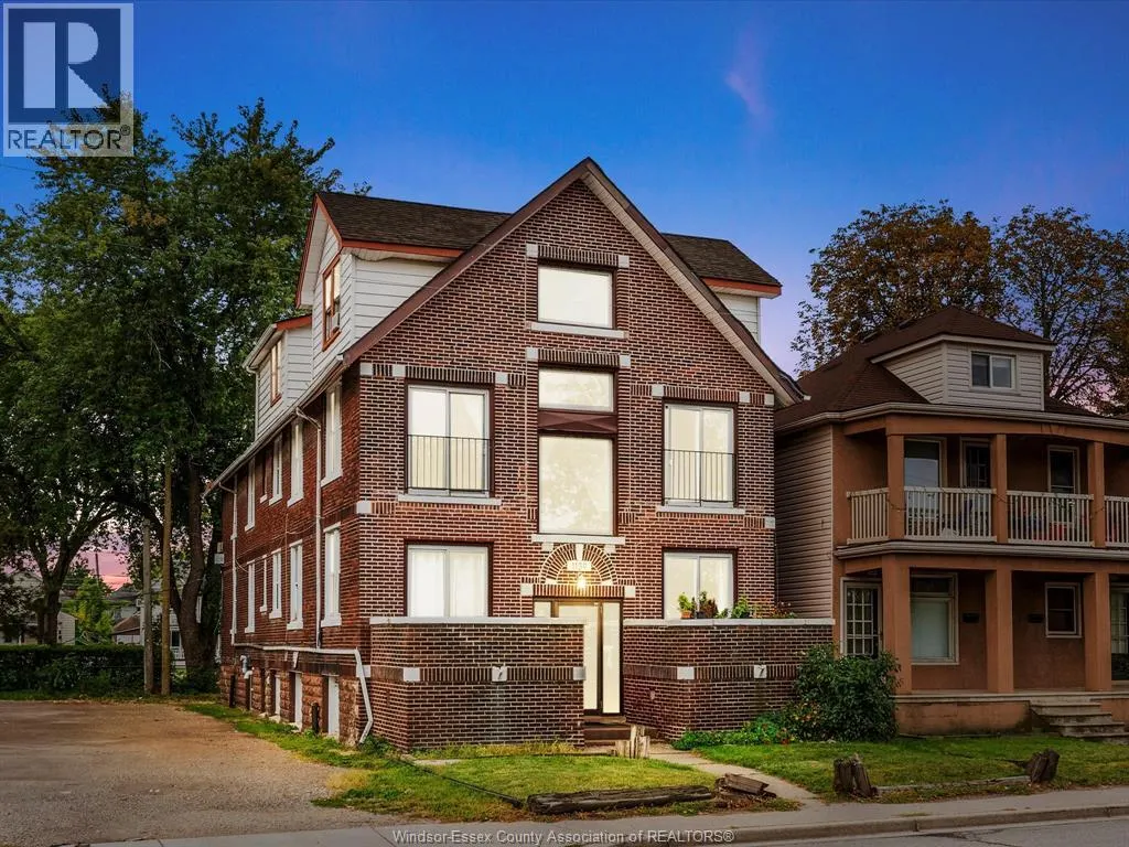1139 RIVERSIDE DRIVE East