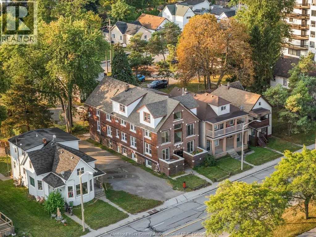 1139 RIVERSIDE DRIVE East