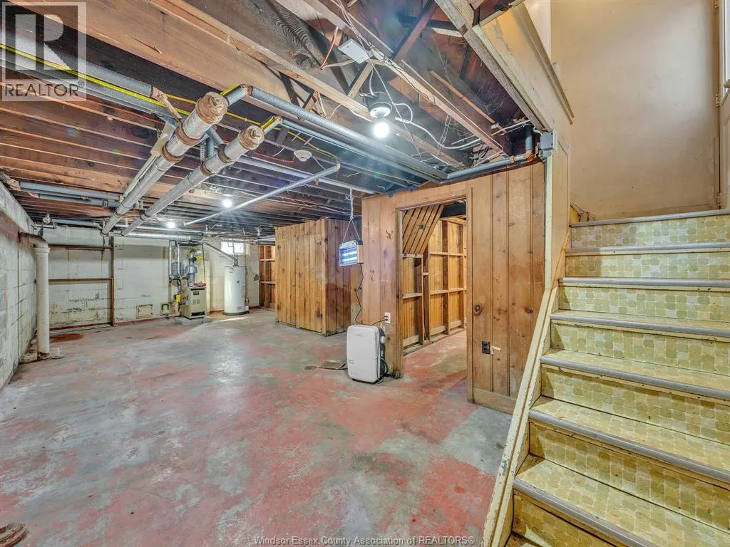 2239 VICTORIA AVE