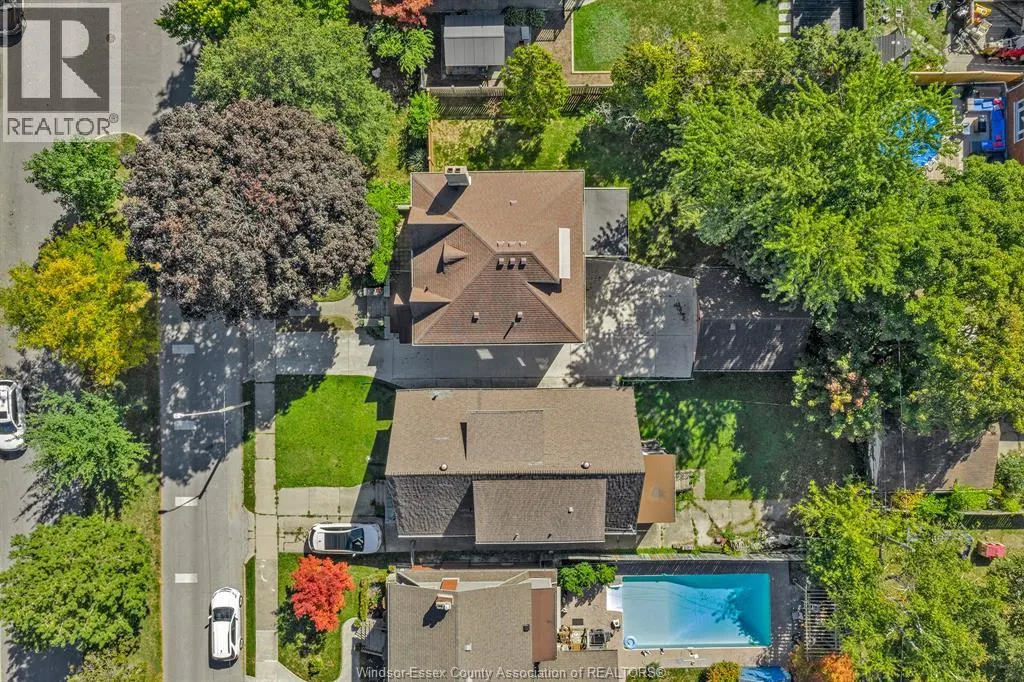 2239 VICTORIA AVE