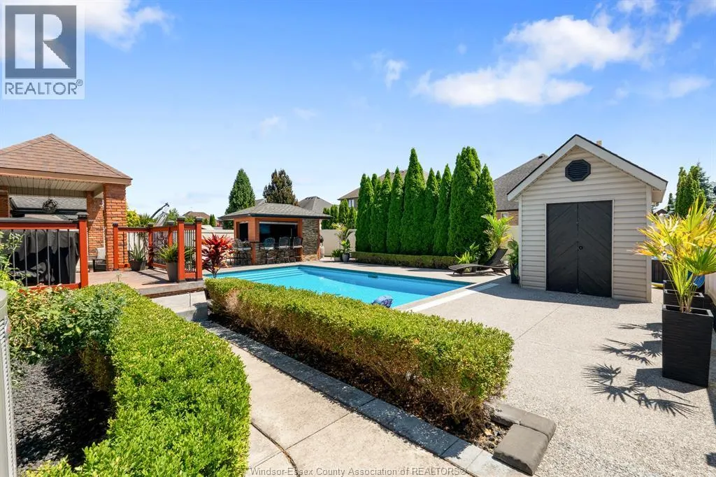1049 WOODLAND