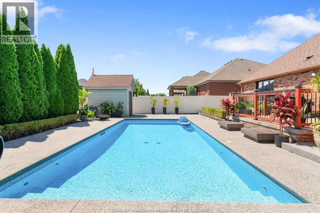 1049 WOODLAND