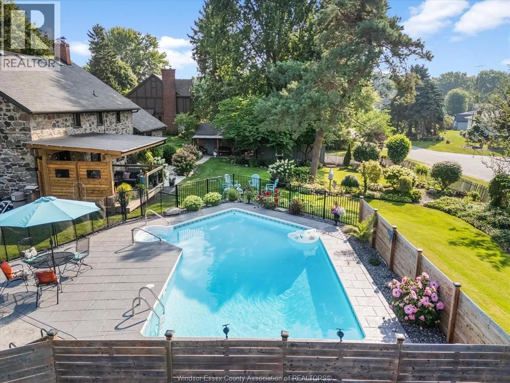 1203 Seacliff DRIVE