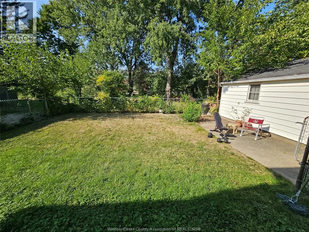 1040 KENNEDY DRIVE West