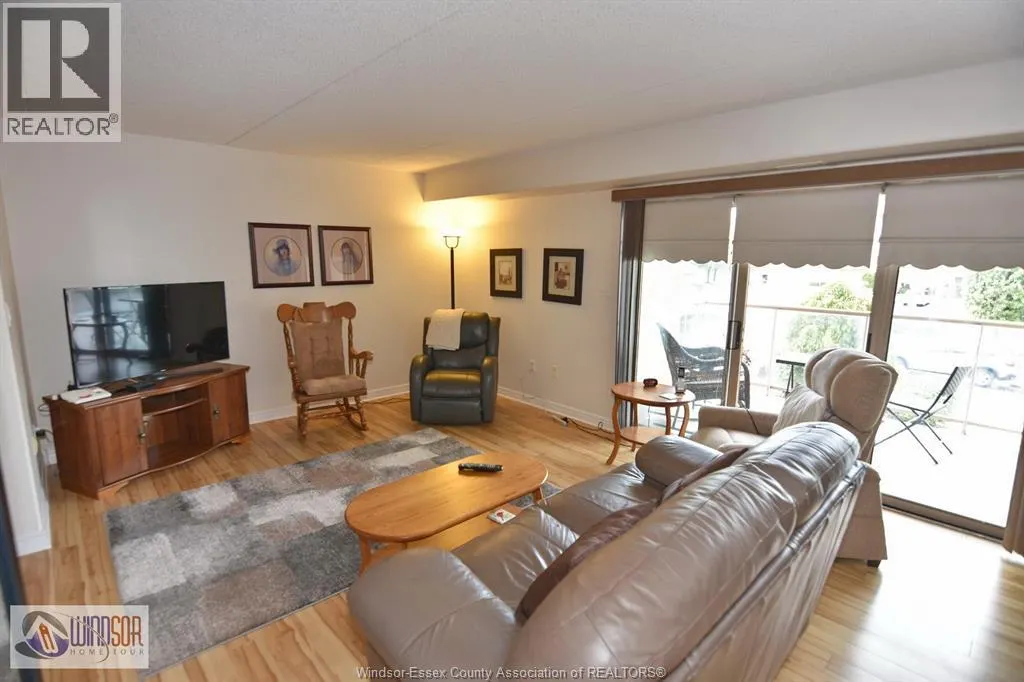 320 VILLAGE GROVE Unit# 206