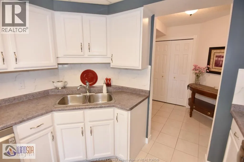 320 VILLAGE GROVE Unit# 206