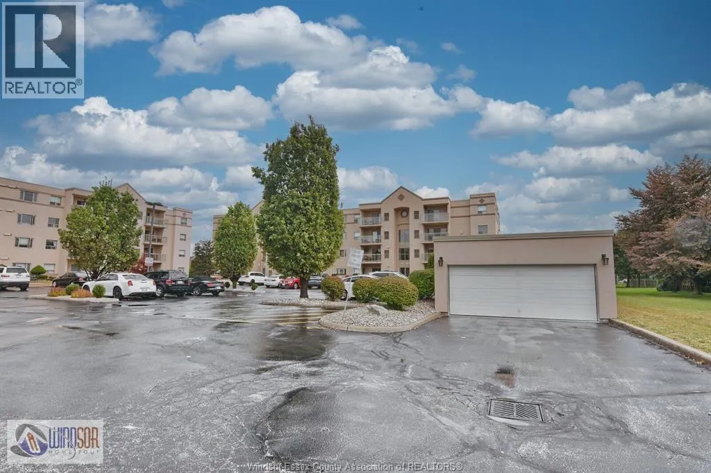 320 VILLAGE GROVE Unit# 206