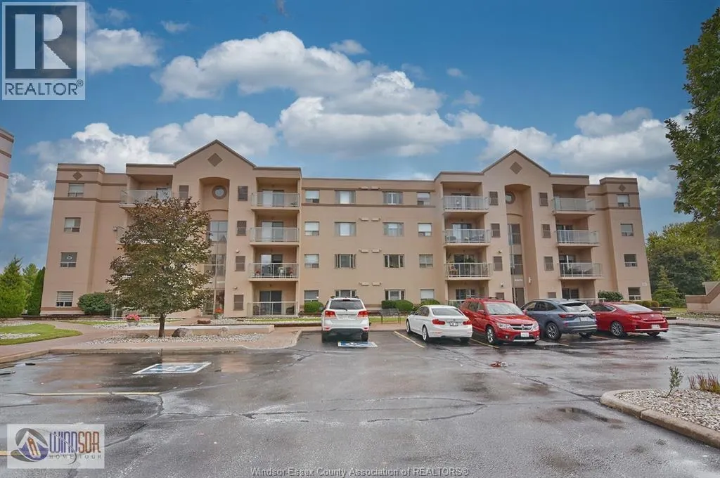 320 VILLAGE GROVE Unit# 206