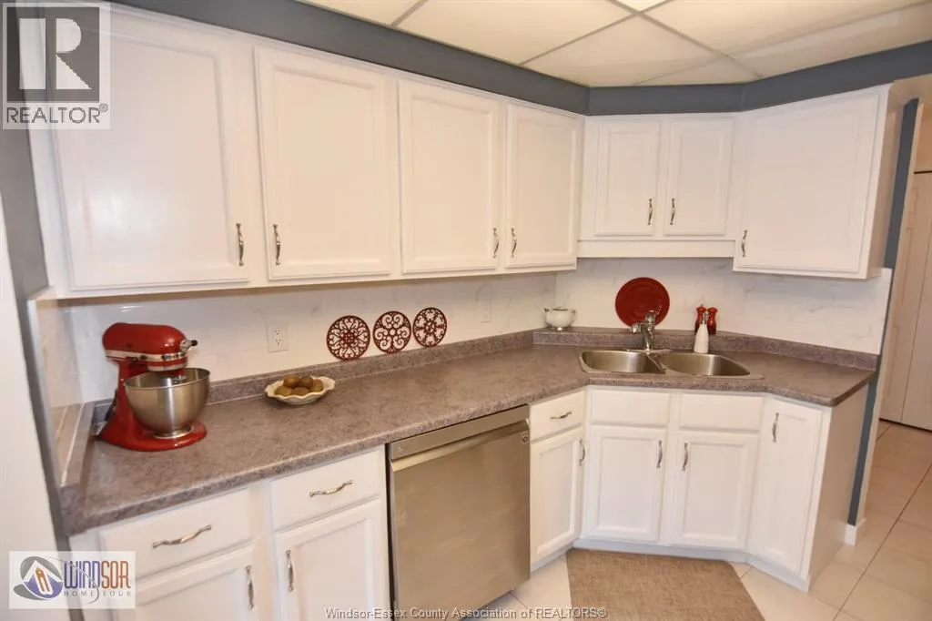 320 VILLAGE GROVE Unit# 206