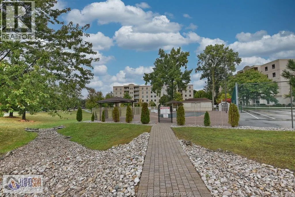 320 VILLAGE GROVE Unit# 206