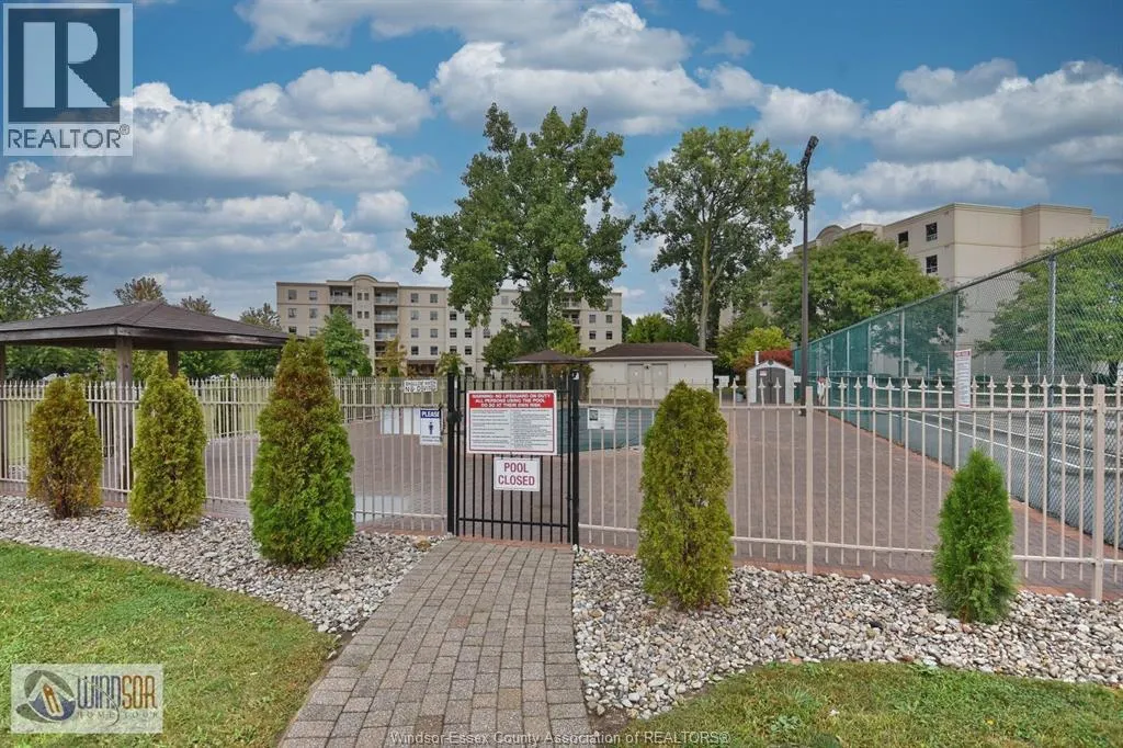 320 VILLAGE GROVE Unit# 206