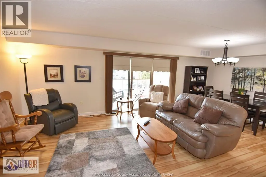 320 VILLAGE GROVE Unit# 206