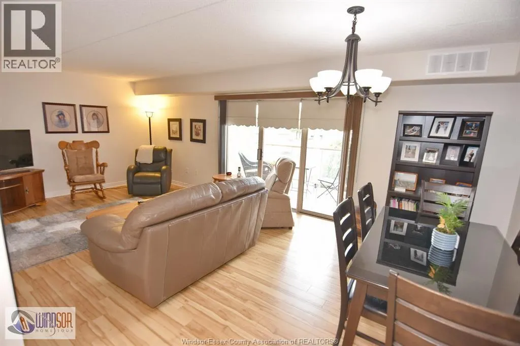 320 VILLAGE GROVE Unit# 206