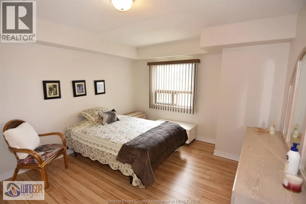 320 VILLAGE GROVE Unit# 206