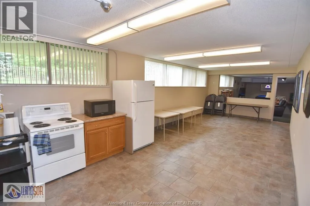 320 VILLAGE GROVE Unit# 206