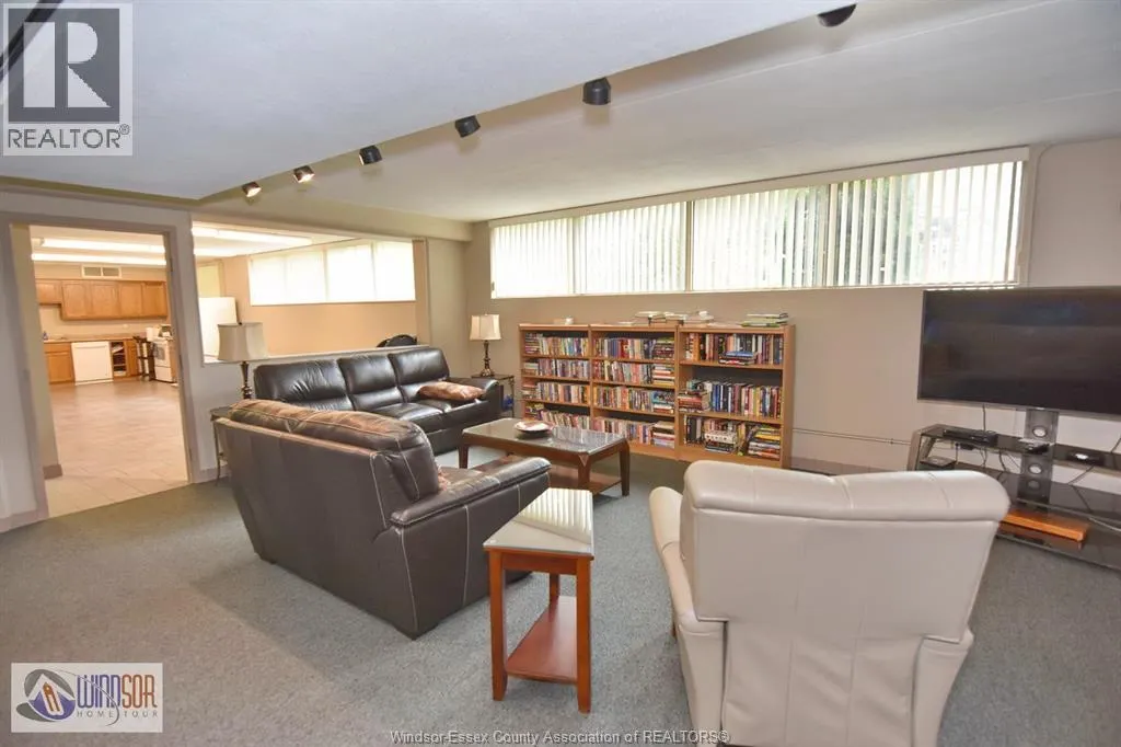 320 VILLAGE GROVE Unit# 206